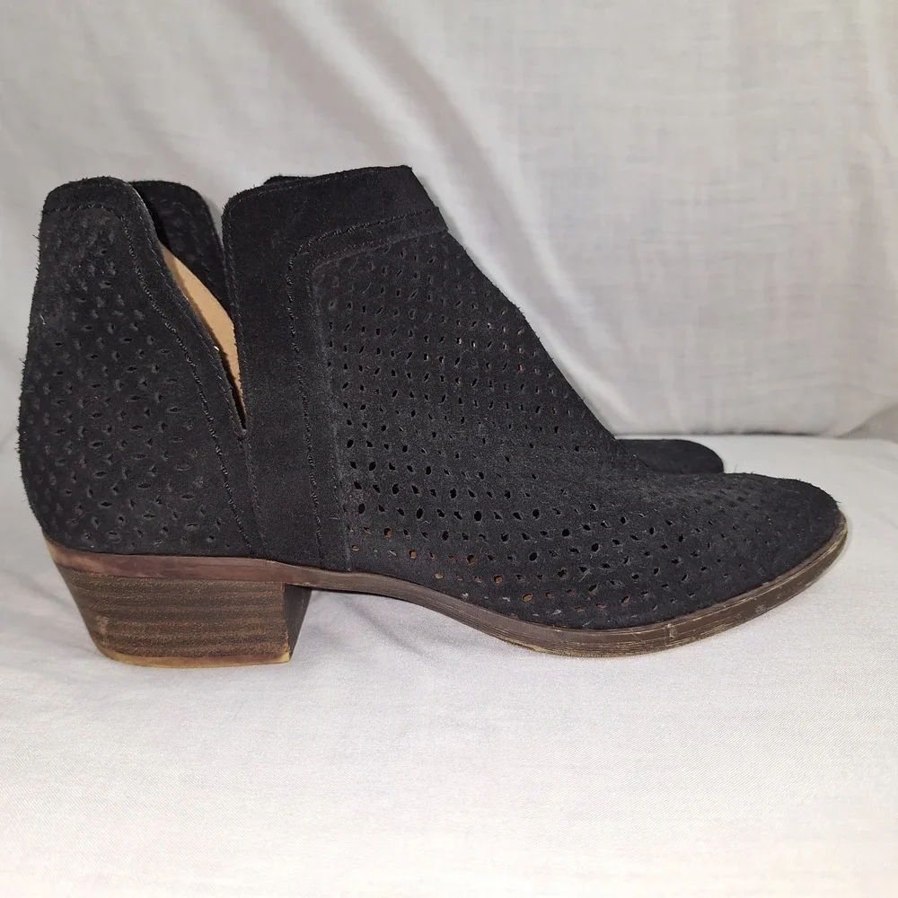 Y2K Grunge Whimsigoth Lucky Brand Black 9M Perforated Suede Basel Ankle Booties